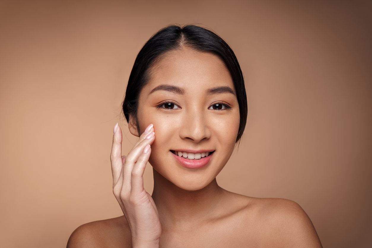 Makeup artist jelaskan kenapa sebaiknya jangan pakai skincare sebelum acara pernikahan, ketahui pula apa yang diperbolehkan.