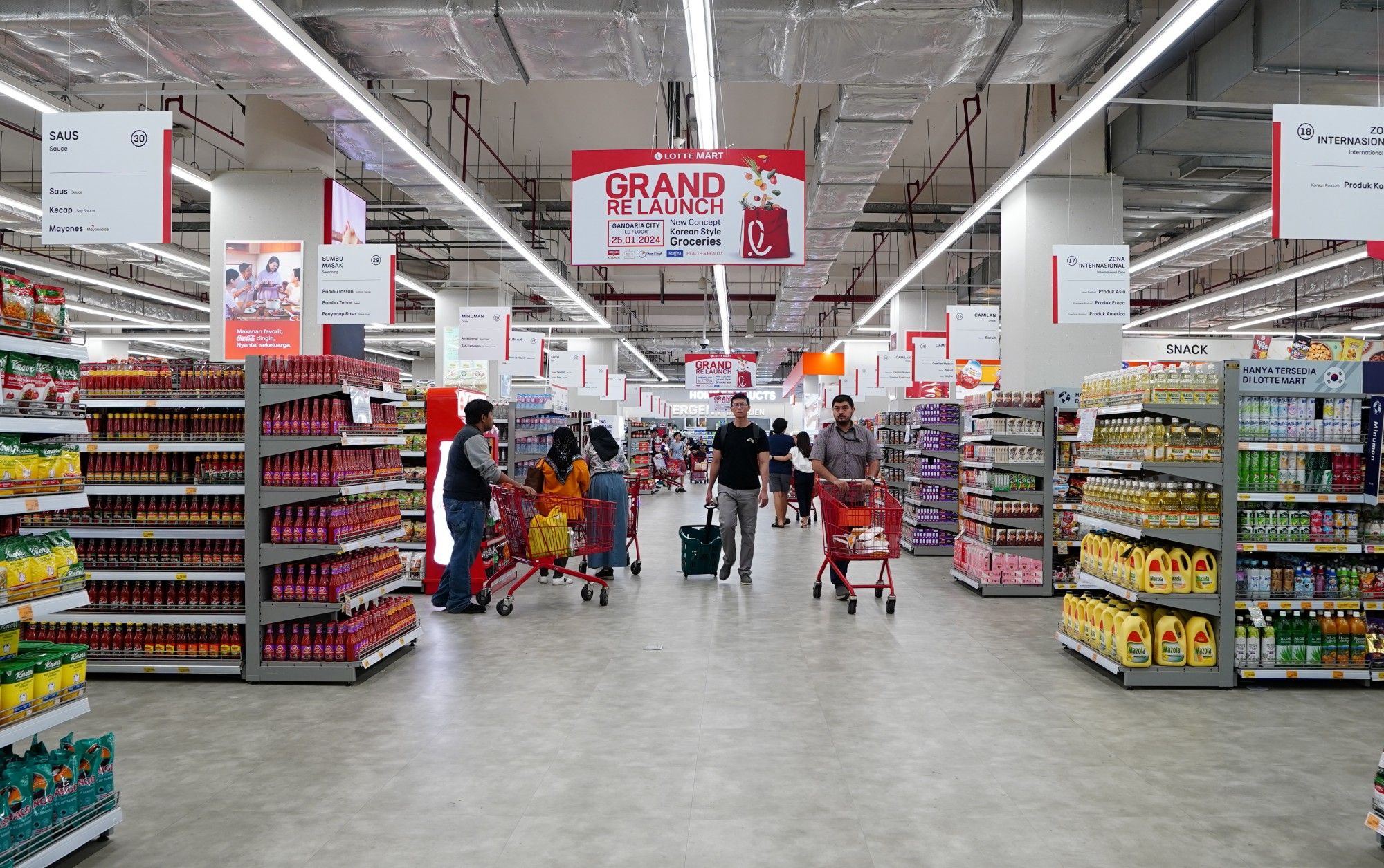 LOTTE Mart Gandaria City Mall disulap dengan konsep modern yang lebih baru dan menawarkan produk yang lebih lengkap. 