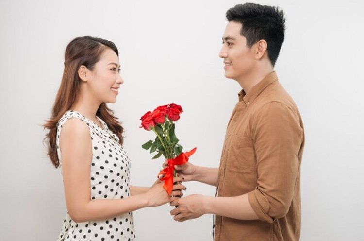 Berikut ini deretan lagu cinta viral yang cocok dipakai untuk dinner atau postingan di Hari Valentine.