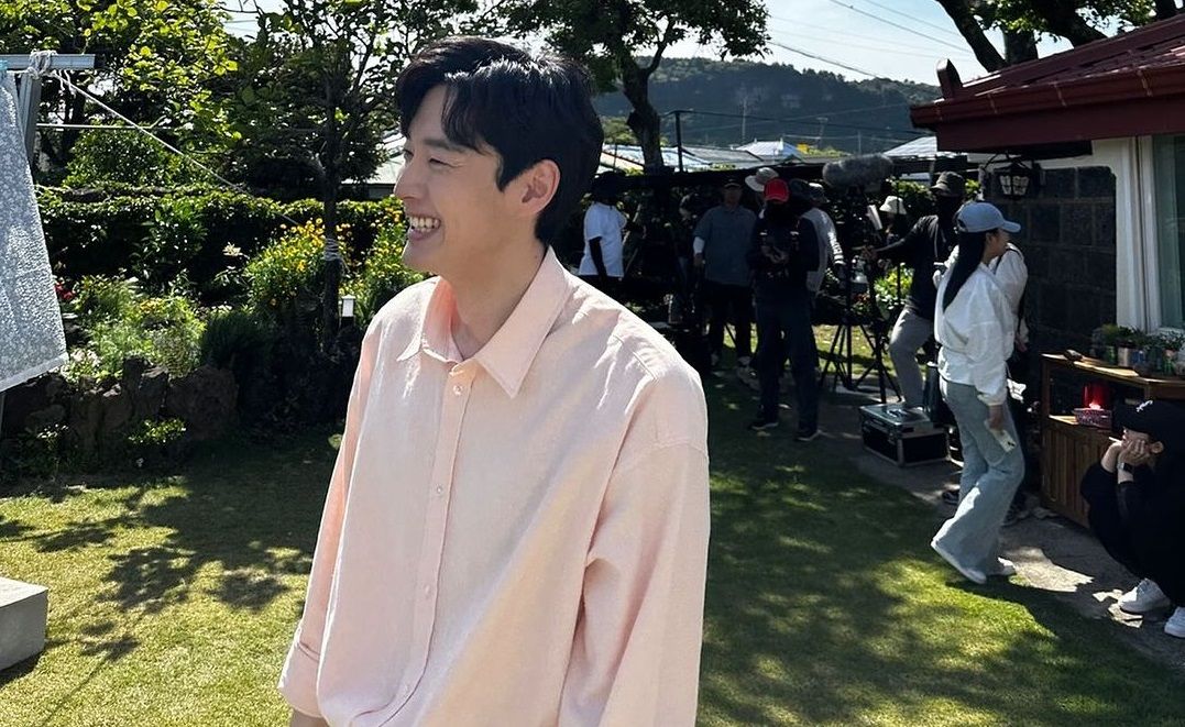 Sukses perankan karakter Bu Sang Do di sinopsis drakor Welcome to Samdalri. Ini rekomendasi drakor Kang Young Seok.