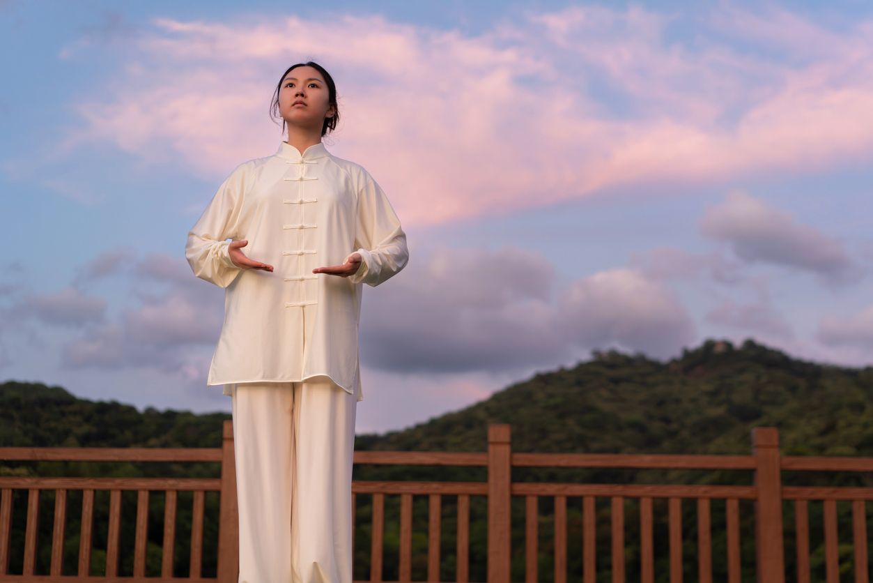 Menjelang Imlek 2024, yuk ketahui manfaat qigong bagi kesehatan fisik dan mental yang merupakan seni meditasi kuno asal Tiongkok.