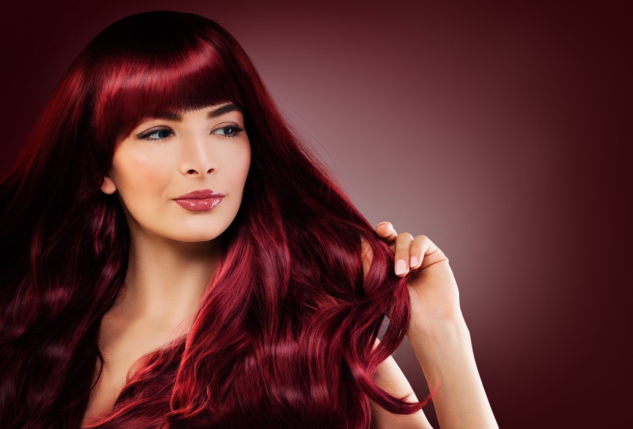Berikut ini lima rekomendasi cat rambut merah untuk Imlek 2024 yang jadi warna rambut viral di TikTok.