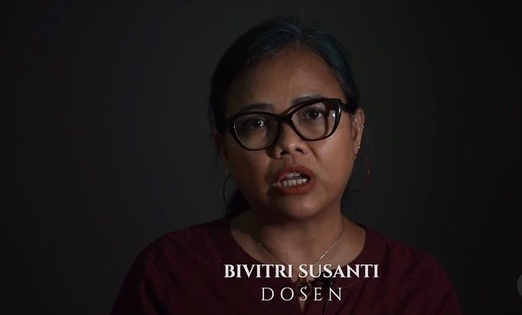 Viral di TikTok dan media sosial lain film dokumenter Dirty Vote disutradarai Dandhy Laksono, simak profil Bivitri Susanti yang tampil di dalamnya.