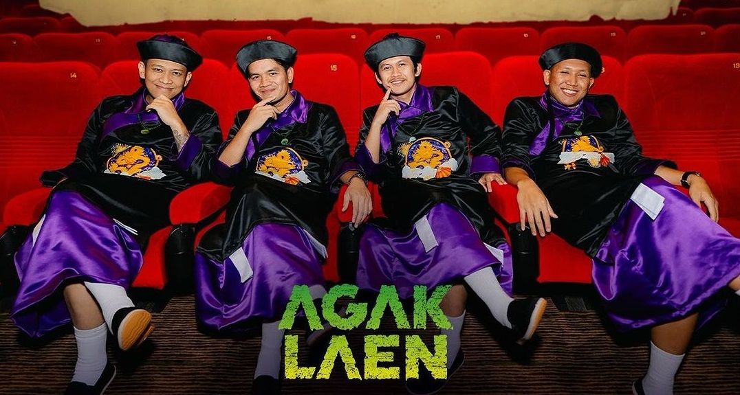 Film Agak Laen berhasil meraup lebih dari 9 juta penonton di bioskop. Kini, film garapan sutradara Muhadkly Acho dijadwalkan tayang di Netflix.
