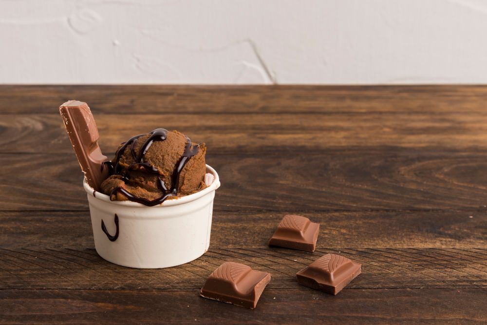 Mudah, begini cara membuat es krim cokelat rumahan untuk merayakan valentine bersama keluarga. Simak lengkapnya.