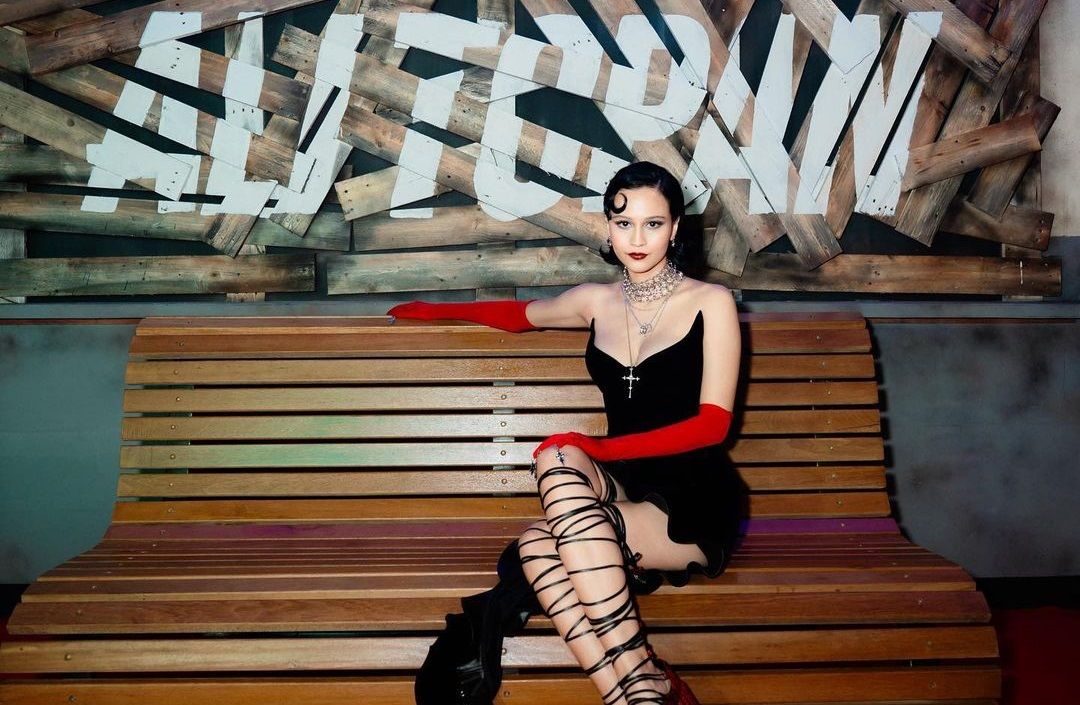Lutesha jadi karakter perempuan di film Ali Topan. Rela belajar motor kopling untuk dalami karakternya.