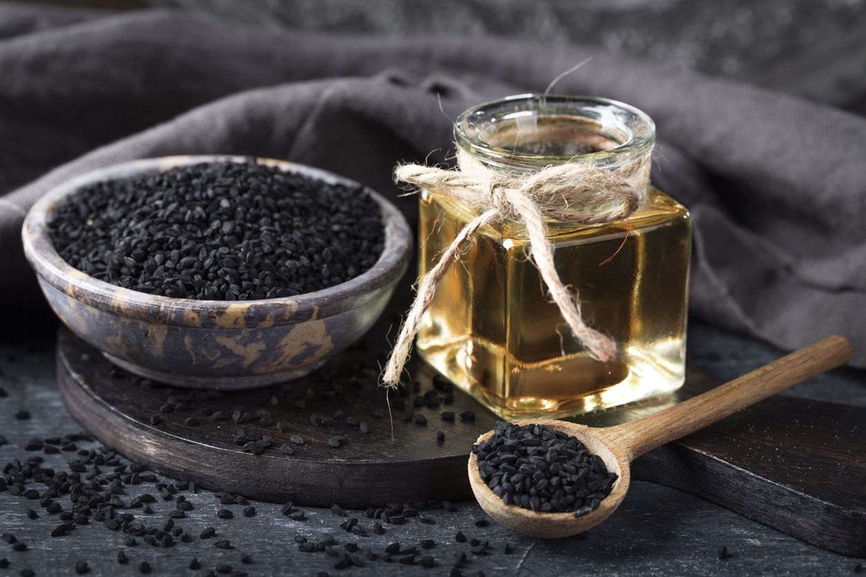 Berikut 5 manfaat jintan hitam bagi kulit, bahan alami viral di TikTok yang bisa mengatasi jerawat hingga eksim.
