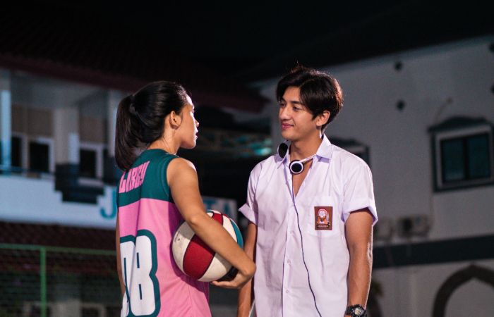 Berita terpopuler Trending Topic tentang sinopsis film Dealova, kasus bullying di Binus School Serpong, dan perbedaan One Day versi series dan film.