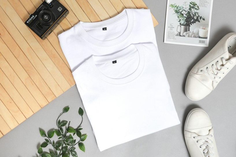 Bagi Kawan Puan yang masih bingung dalam mix and match pakaian, coba terapkan beberapa tips ini agar terlihat fashionable saat memakai kaos polos.