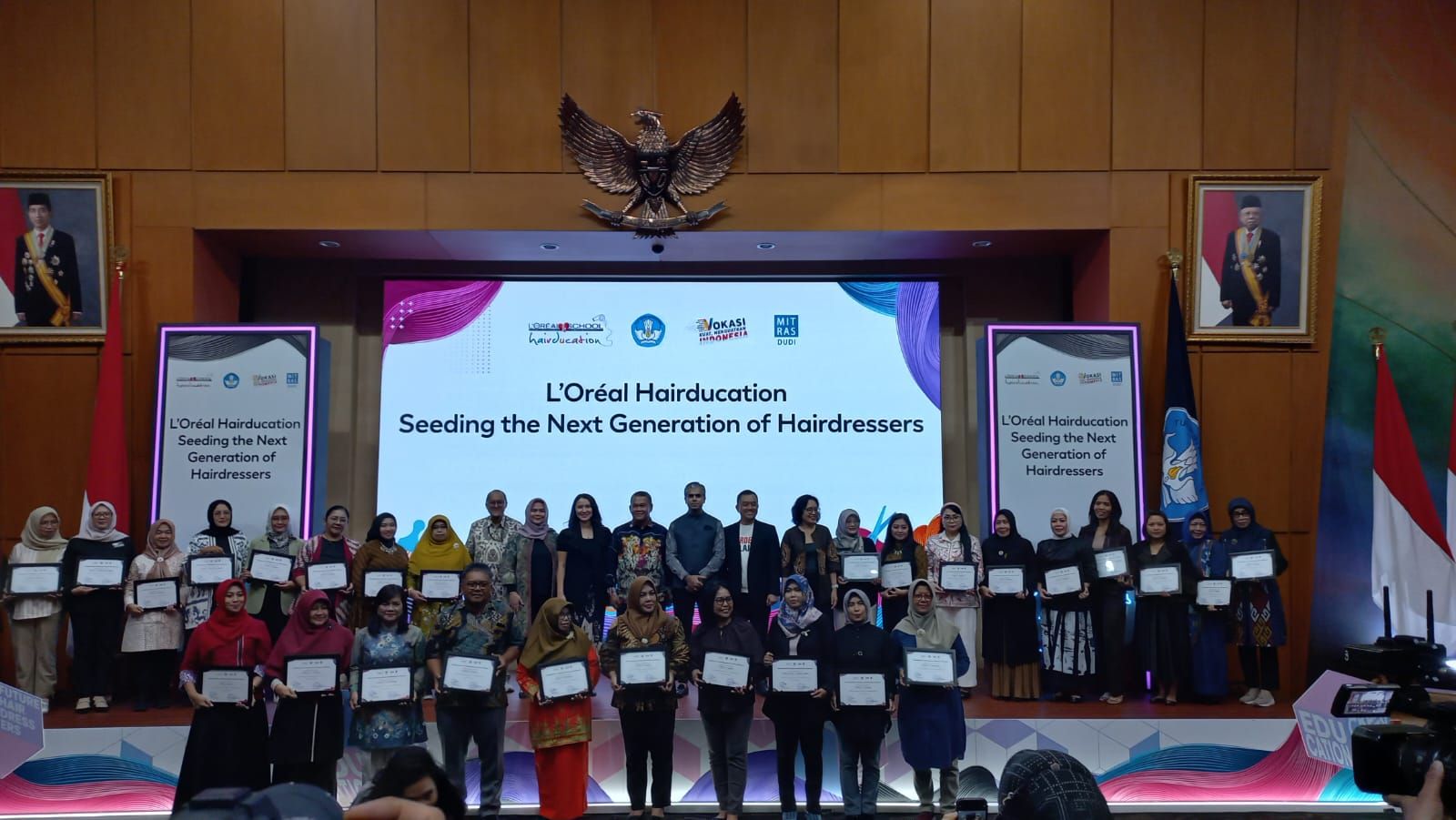 L'oreal Indonesia dan Kemendikbudristek telah 7 tahun jalani kerjasama program L'oreal Hairducation, cetak 1.700 lulusan SMK di industri tata rambut.