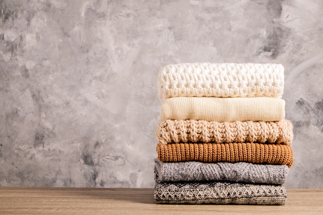 Berikut ini 3 tips mencuci baju berbahan rajut, masukkan ke kantung jaring hingga cuci pakai air dingin.