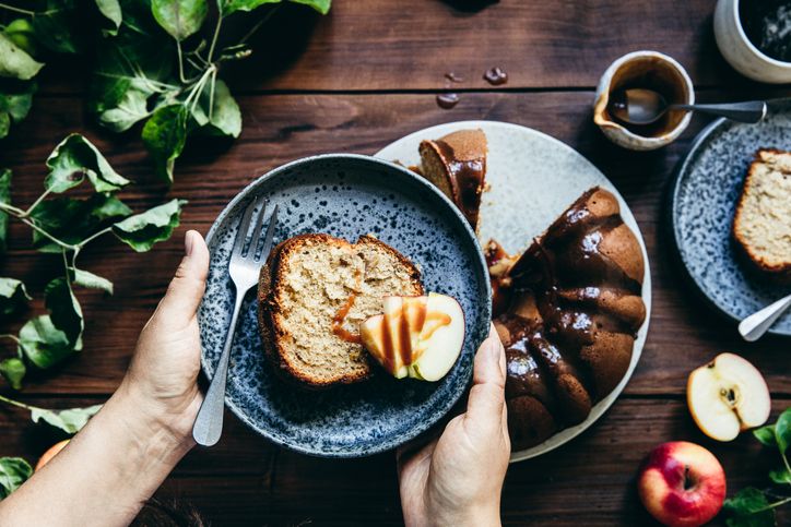 Begini cara membuat cake sarang semut atau kue karamel di rumah. Hanya dengan bahan-bahan sederhana.