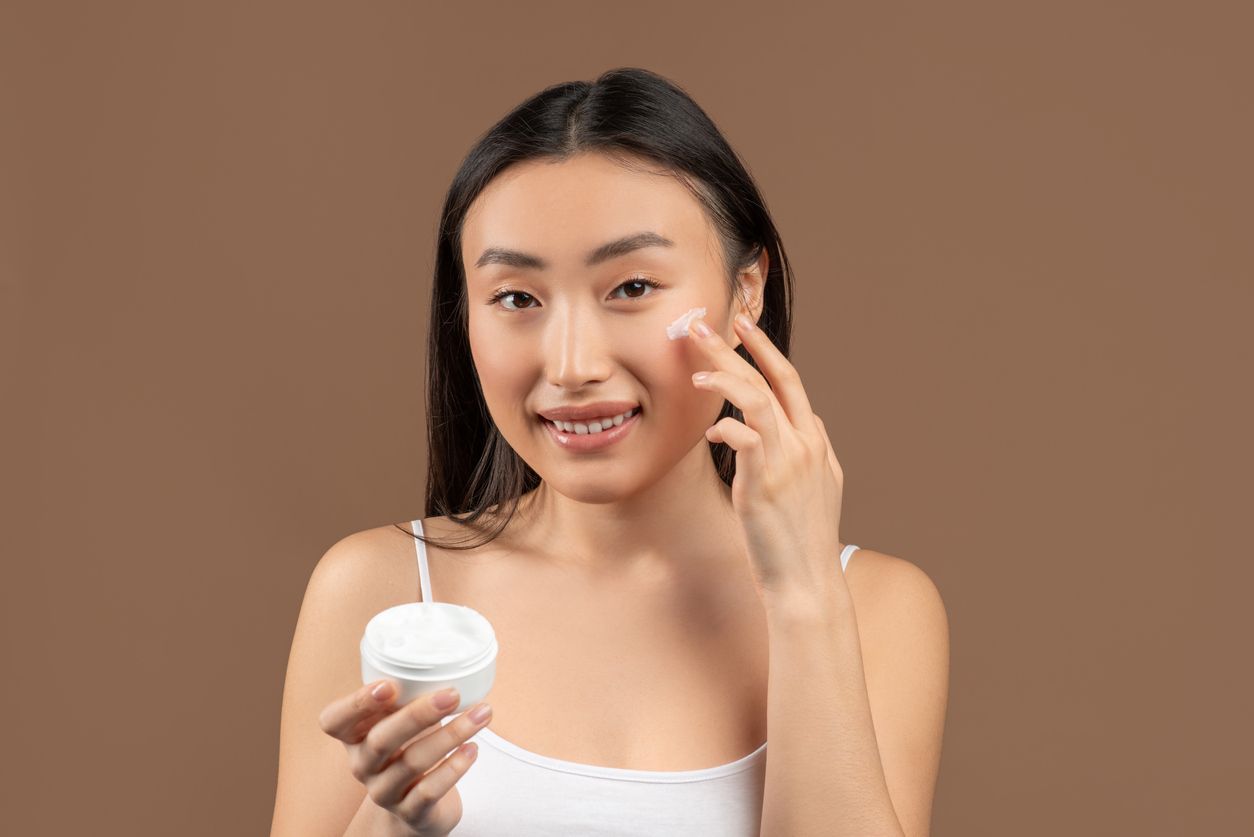 Kabar viral di TikTok, berikut ini penjelasan dokter tentang pemakaian pelembap atau moisturizer di pagi hari.
