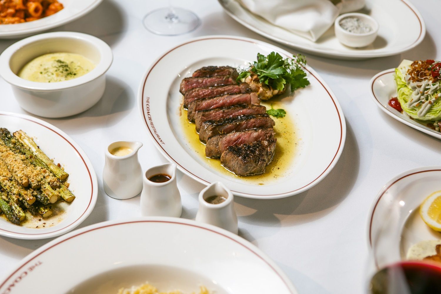 Buka untuk umum 3 Maret 2024 dan jadi yang pertama di Indonesia bahkan dunia, ini dia rekomendasi menu The Coach Restaurant Grand Indonesia Jakarta.