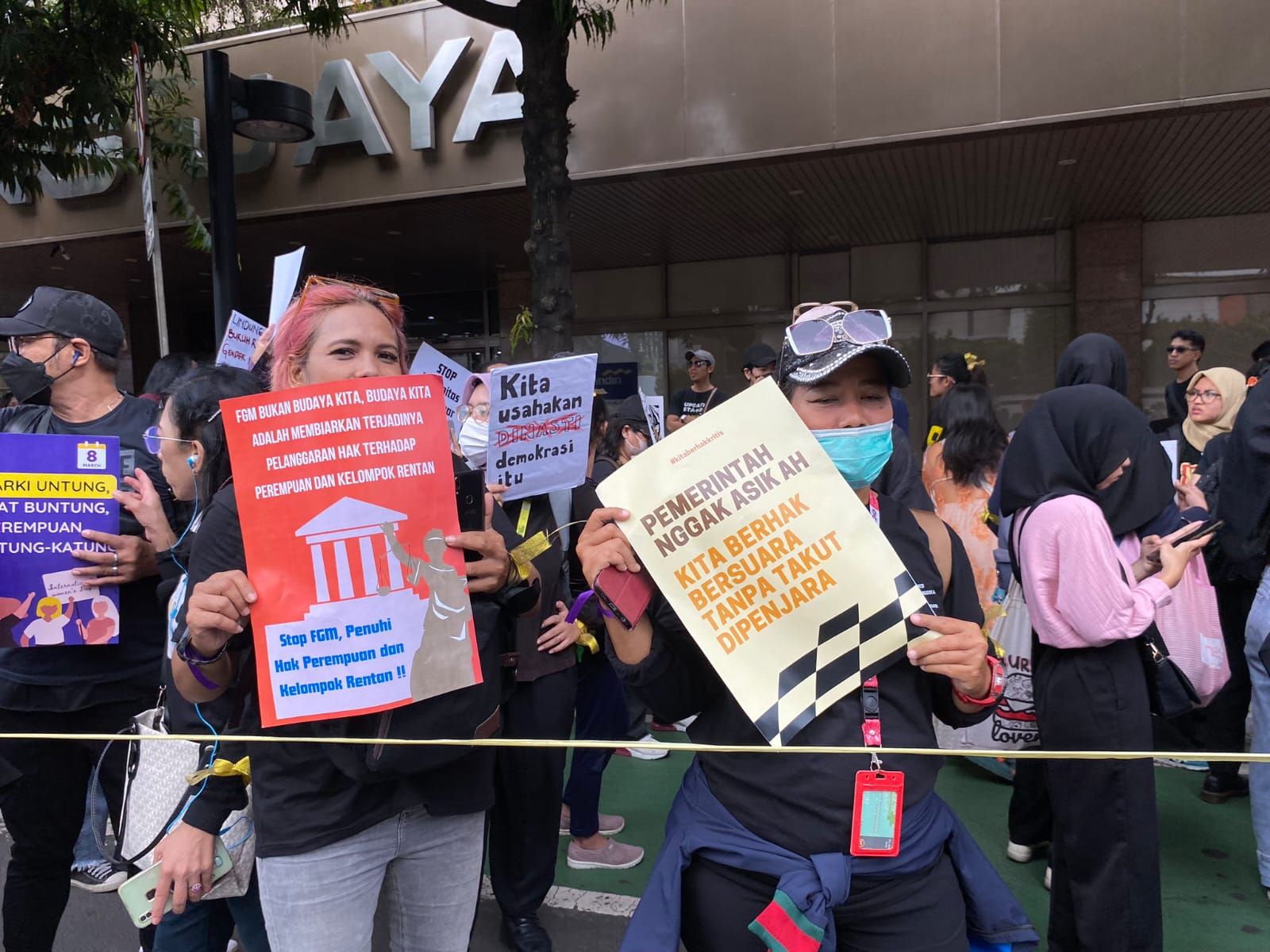 Hari Perempuan Internasional 2024, Aliansi Perempuan Indonesia tuntut dan suarakan masalah demokrasi, penghapusan kekerasan, dan penuntasan kasus HAM.