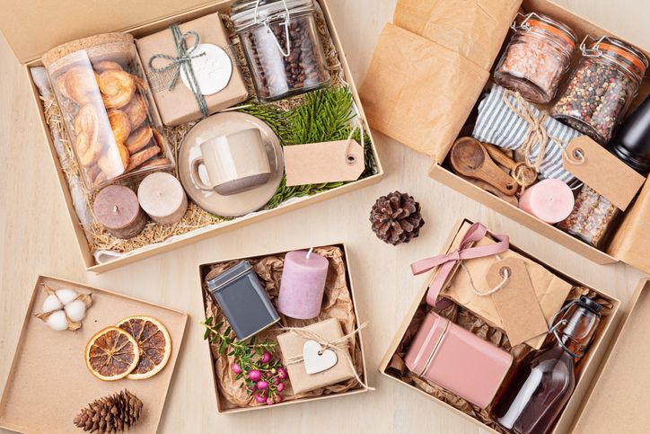 Berikut ini beberapa tips menjalankan ide usaha packaging hamper yang berpotensi cuan jelang Lebaran. 