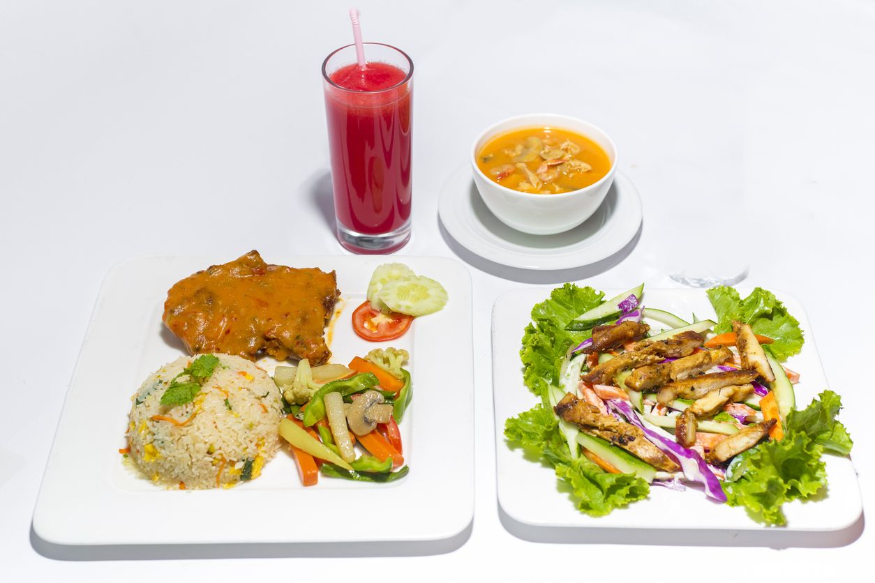 Berikut ini 3 tips sahur agar tahan puasa seharian, pastikan makan karbohidrat kompleks sampai protein.