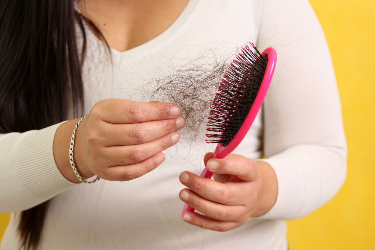 Viral di TikTok, berikut ini penjelasan mengenai postpartum hair loss beserta cara mengatasinya agar tidak sampai botak, simak selengkapnya.