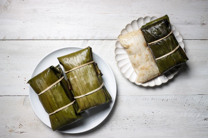 Mengenal apa itu buras, salah satu makanan khas Suku Bugis yang kerap disajikan saat momen Lebaran. Yuk simak.