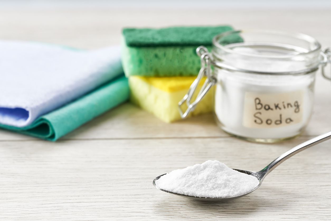 Berikut tiga barang yang sebaiknya tidak dibersihkan dengan baking soda karena mampu menggores permukaan barang!