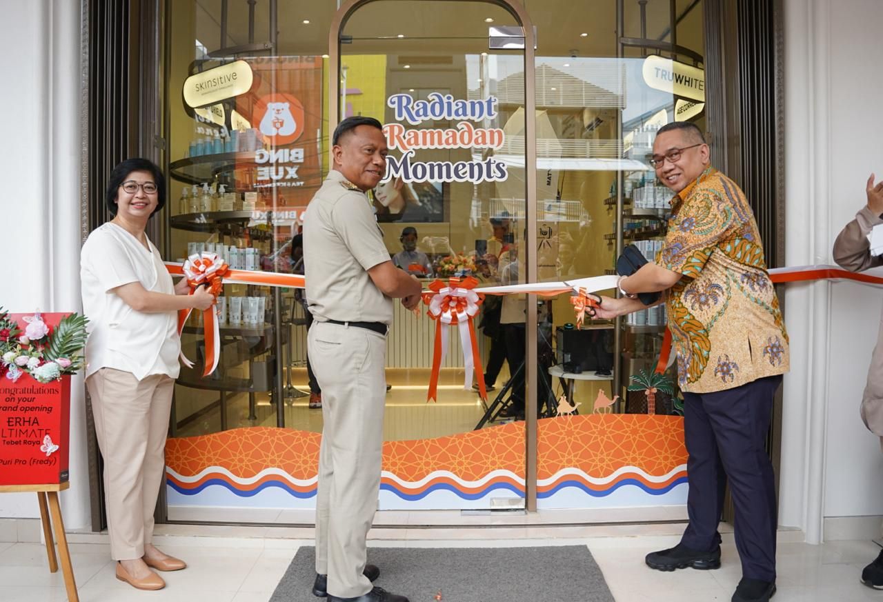 Bertepatan dengan ulang tahun ke-25 tahun, ERHA Ultimate buka gerai terbarunya di Tebet Raya, Jakarta Selatan. Ini rekomendasi perawatann