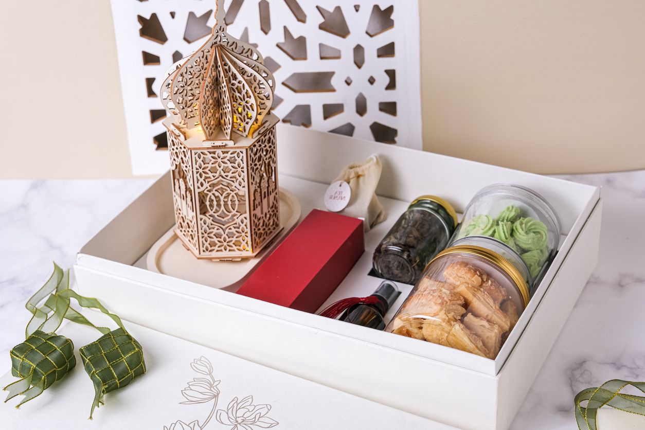 Berikut ini 5 rekomendasi paket camilan untuk dikirim sebagai hampers Lebaran 2024 viral di TikTok, simak selengkapnya.
