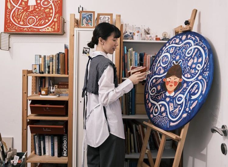 Karya lukisan seniman perempuan Indonesia, Kathrin Honesta, dimuat oleh Adobe, tampilkan sosok-sosok perempuan tangguh. Intip ceritanya!