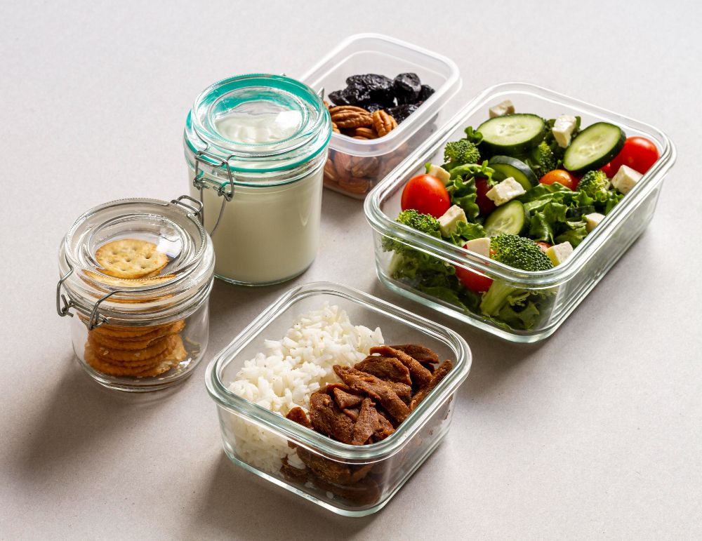 Ragam pilihan menu bekal sekolah anak yang sehat dan bernutrisi, mulai makanan berat hingga camilan.