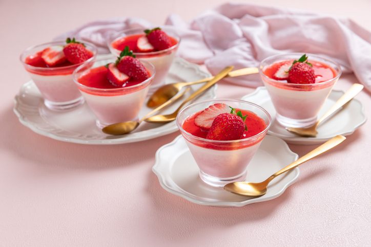Resep puding susu buah, bisa jadi ide dessert saat kumpul keluarga di momen Lebaran 2024. Yuk simak resep dan langkap pembuatannya.