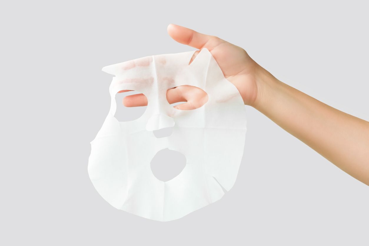Berikut ini 5 rekomendasi sheet mask viral di TikTok, bantu membuat kulit lebih cerah secara instan jelangLebaran 2024.