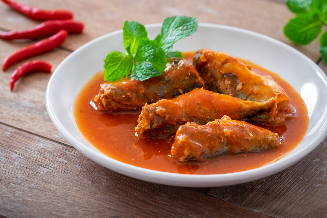 Jadi menu sahur praktis, berikut ini tips memasak sarden kaleng agar lebih nikmat dan aroma amisnya hilang. Simak selengkapnya!