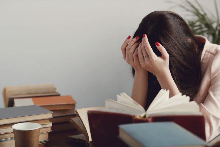 Prestasi atau nilai akademik anak remaja turun, apa yang harus orang tua lakukan untuk membantu? Simak informasi berikut!