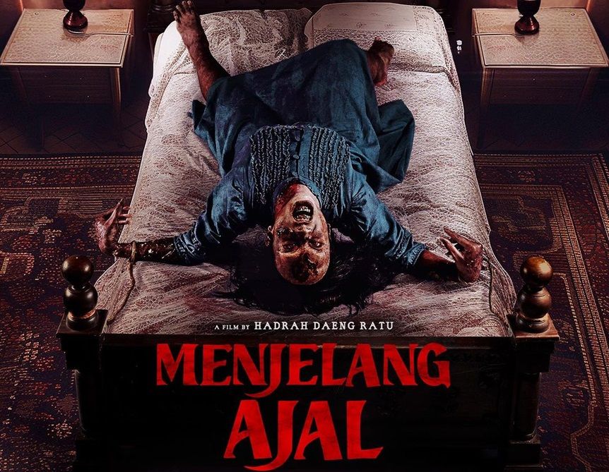 Film Menjelang Ajal rilis official trailer dan poster, menampilkan Shareefa Daanish yang dirasuki jin mengerikan.