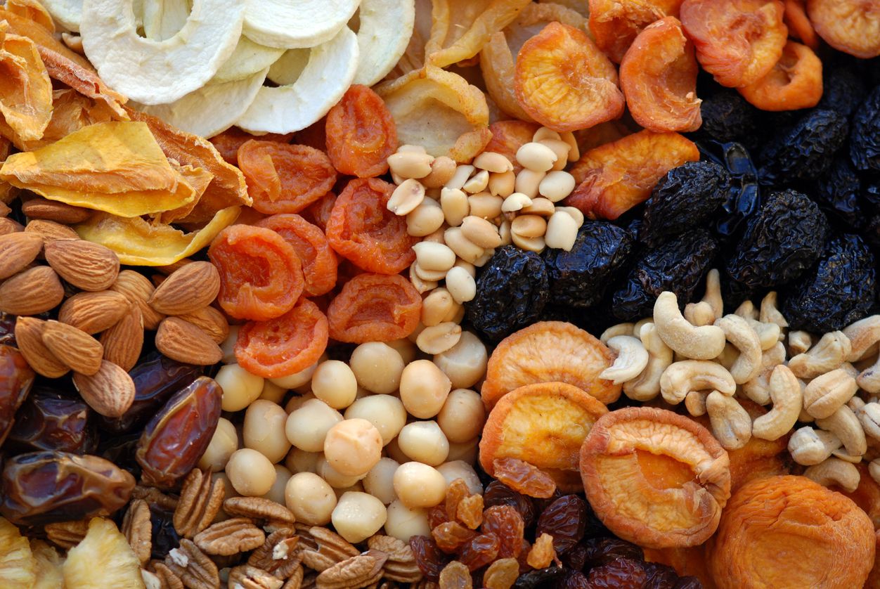 Berikut ini 5 makanan yang wajib dibawa saat perjalanan mudik Lebaran, bantu jaga stamina dan tingkatkan fokus.
