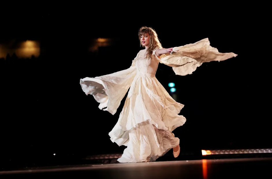Taylor Swift memberi kejutan berupa playlist menyambut album barunya sesuai five stages of grief theory ala penggemarnya hingga viral di TikTok.
