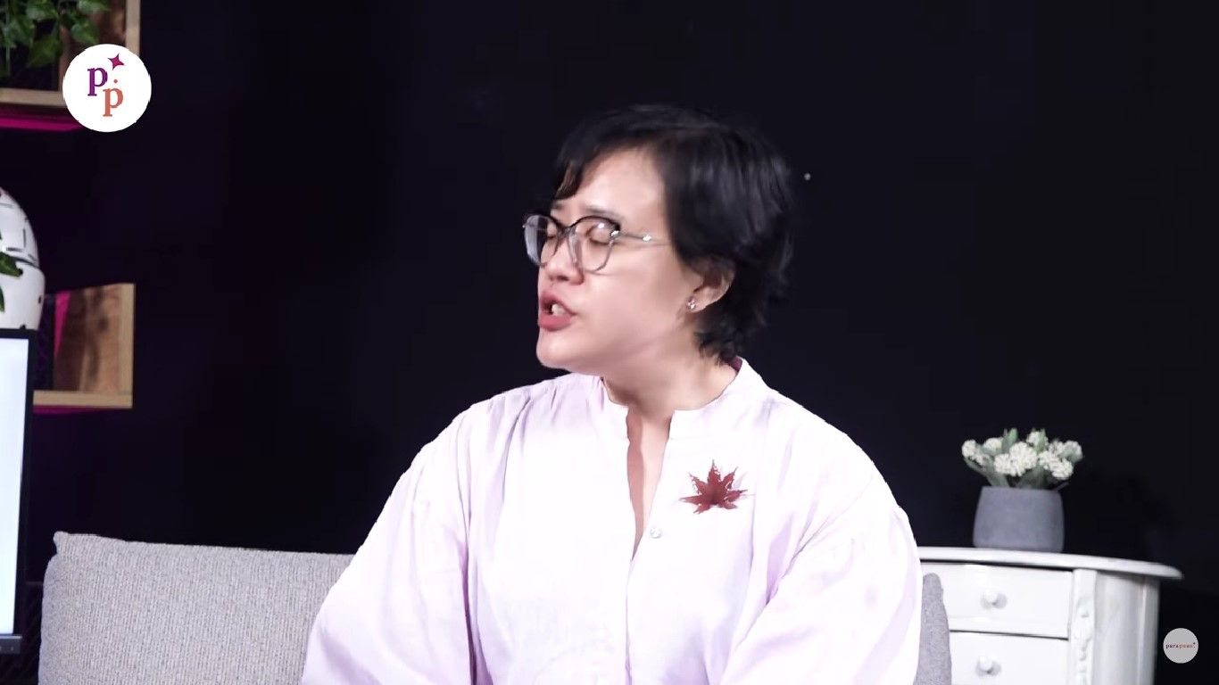 Urungkan niat jadi jurnalis dan wujudkan mimpi bekerja di industri film, begini perjalanan karier Mandy Marahimin.