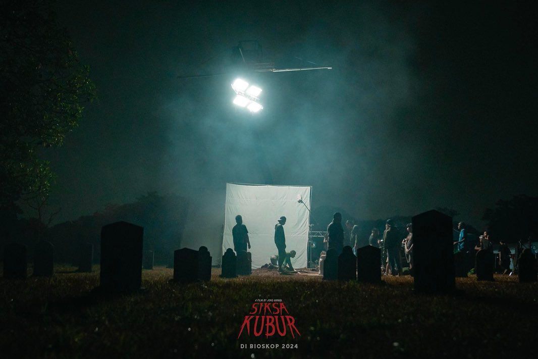 Cerita Christine Hakim lakukan adegan berbahaya di film Siksa Kubur. Yuk, simak bagaimana cerita lengkapnya.