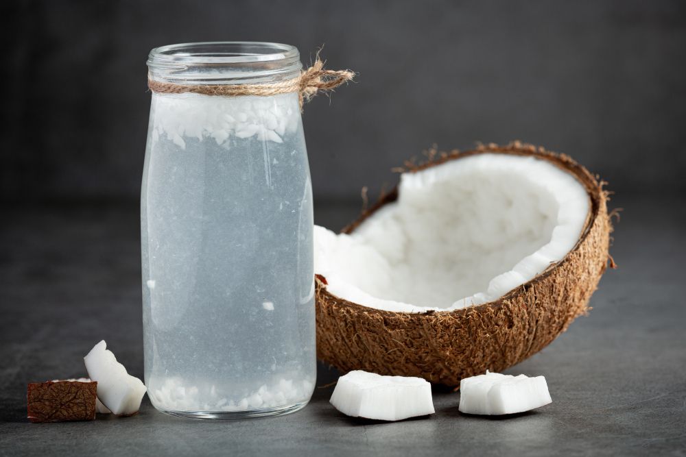 Air kelapa baik untuk kesehatan tubuh, begini cara membuat es kelapa markisa yang menyegarkanya. Simak penjelasannya!