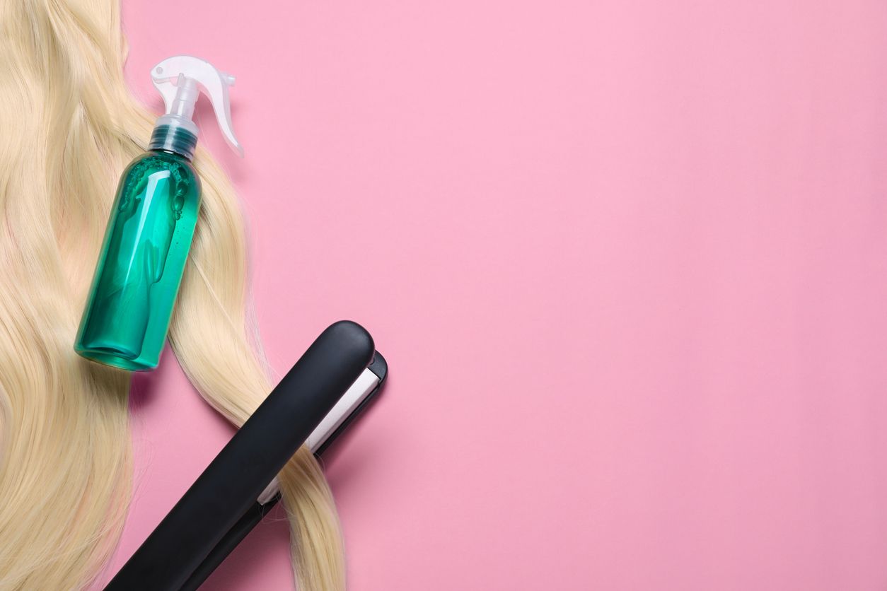 Berikut ini 5 rekomendasi heat protectant viral di TikTok yang bisa dipakai sebelum styling rambut termasuk mencatok agar rambut tetap sehat.