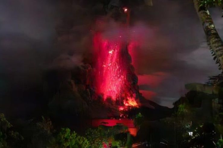 Status Gunung Ruang di Kabupaten Sitaro, Sulawesi Utara dinaikan dari siaga menjadi awas, begini himbauan dari Badan Geologi.