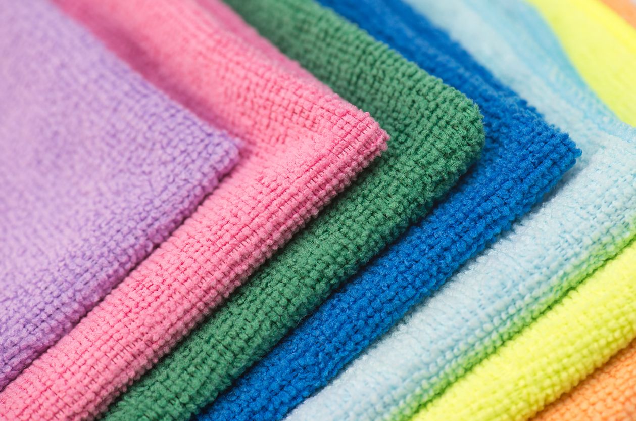 Berikut ini 3 rekomendasi handuk microfiber yang baik dipakai untuk mengeringkan rambut usai keramas.
