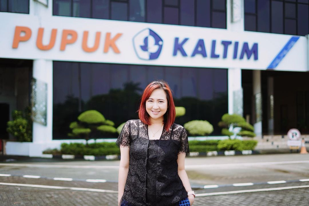 Sosok Alvina Elysia Dharmawangsa beserta sepak terjang kariernya hingga berhasil jadi direktur utama perempuan pertama di PT Kaltim Nusa Etika (KNE).