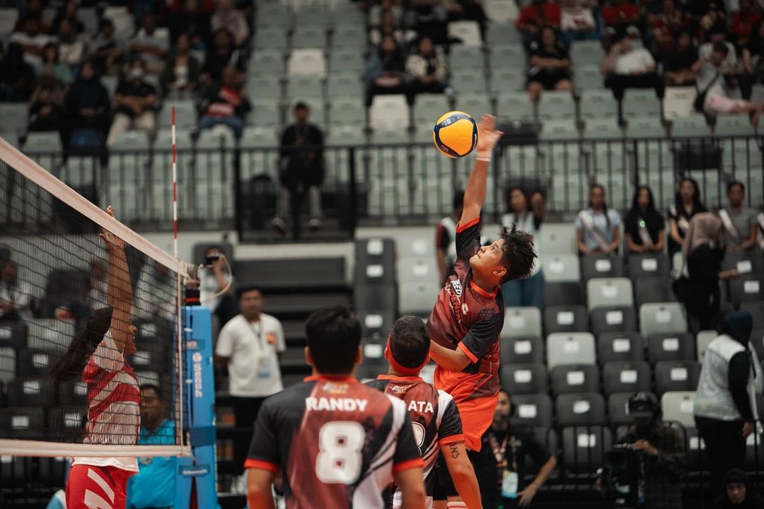 Berikut ini manfaat bermain bola voli, olahraga viral di TikTok karena dimaikan oleh Jirayut, simak selengkapnya.