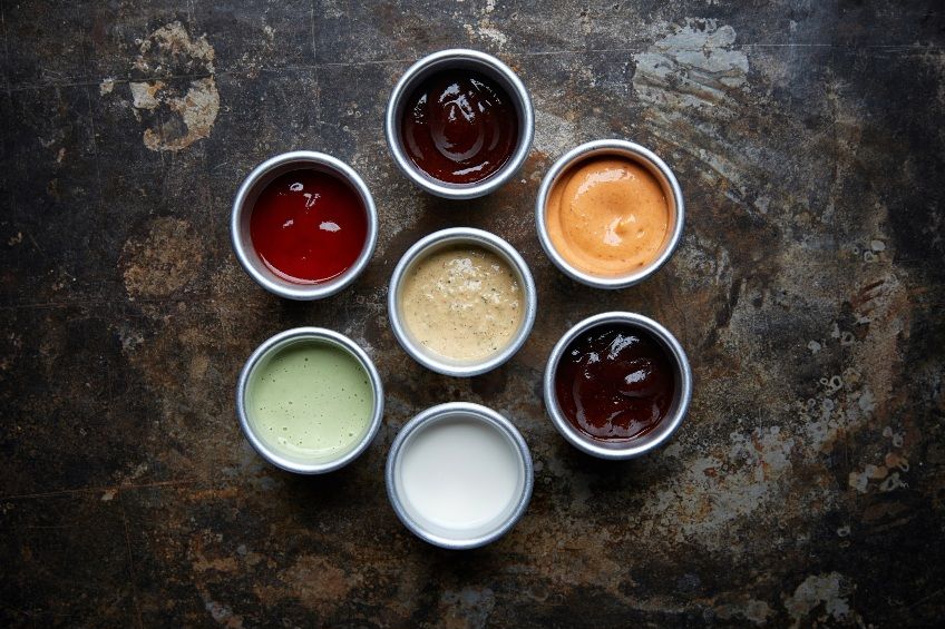 Berikut ini 3 tips menggunakan tepung maizena untuk mengentalkan saus, salah satunya perhatikan takarannya.