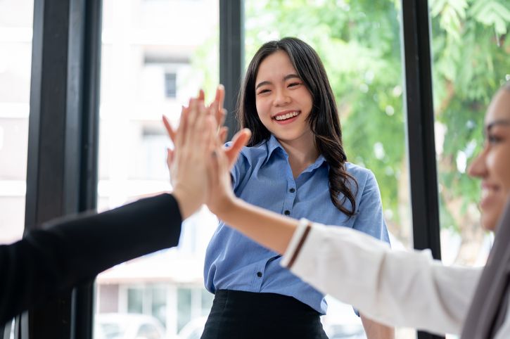 Berikut ini daftar hak-hak pekerja perempuan yang wajib diberikan oleh perusahaan sesuai dengan UU Ketenagakerjaan.