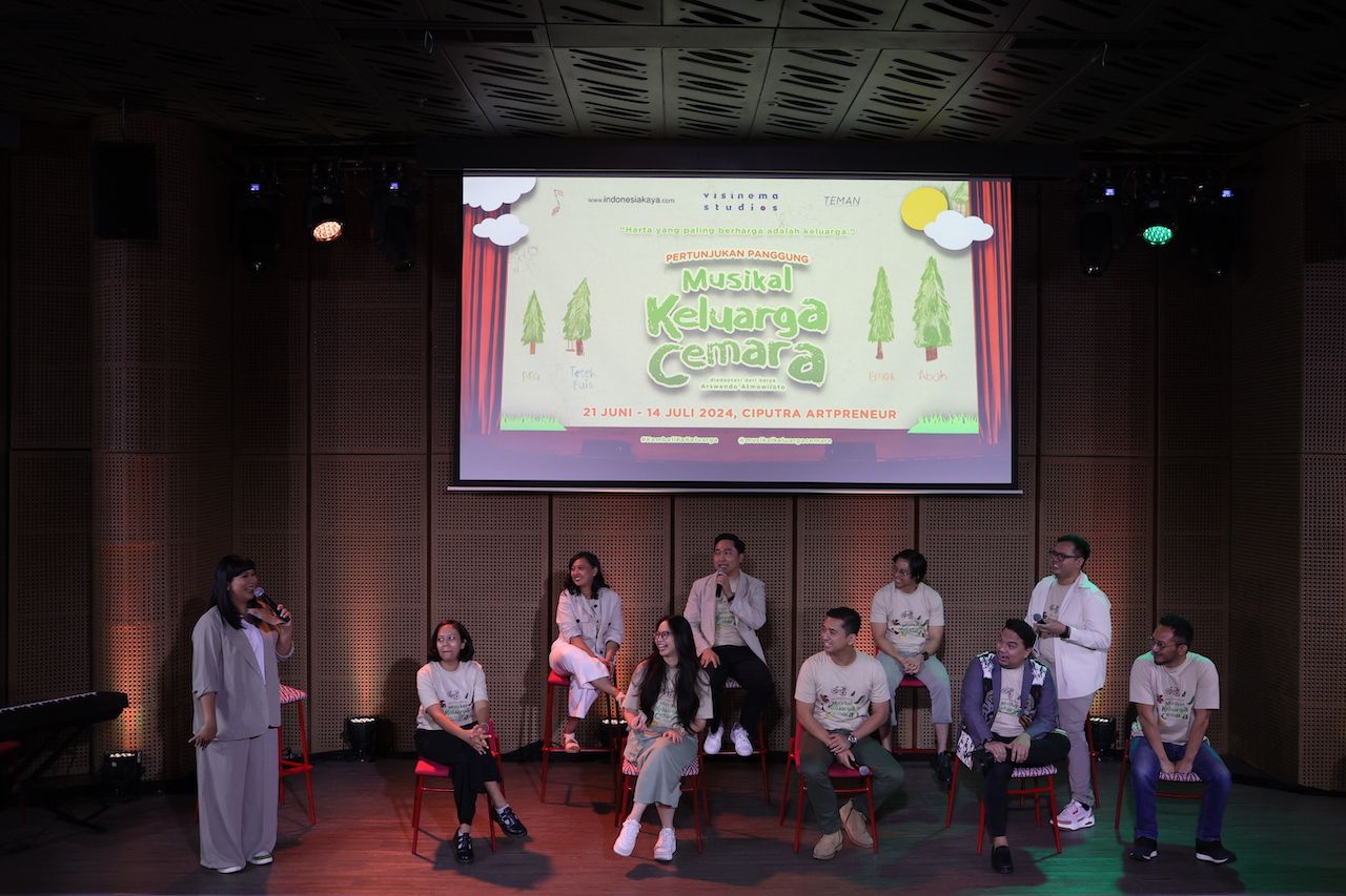 Sukses dengan filmnya, kini cerita Keluarga Cemara akan kembali ditampilkan dalam bentuk teater musikal pada Juni 2024.