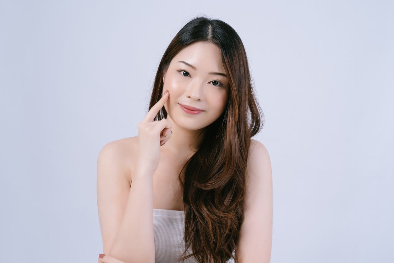 Selain kerutan di wajah, retinol juga ampuh untuk mengatasi masalah kulit wajah ini. Simak penjelasannya!