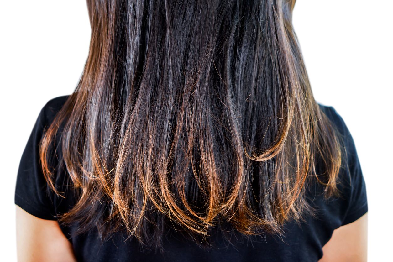 Berikut ini tiga tips merawat rambut bercabang, salah satunya dengan memakai hair care yang mengandung peptide dan glycine.