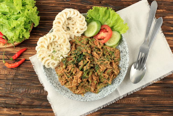 Jadi salad terenak di dunia 2024 versi  Taste Atlas, berikut ini resep gado-gado Betawi yang nikmat dan sehat.