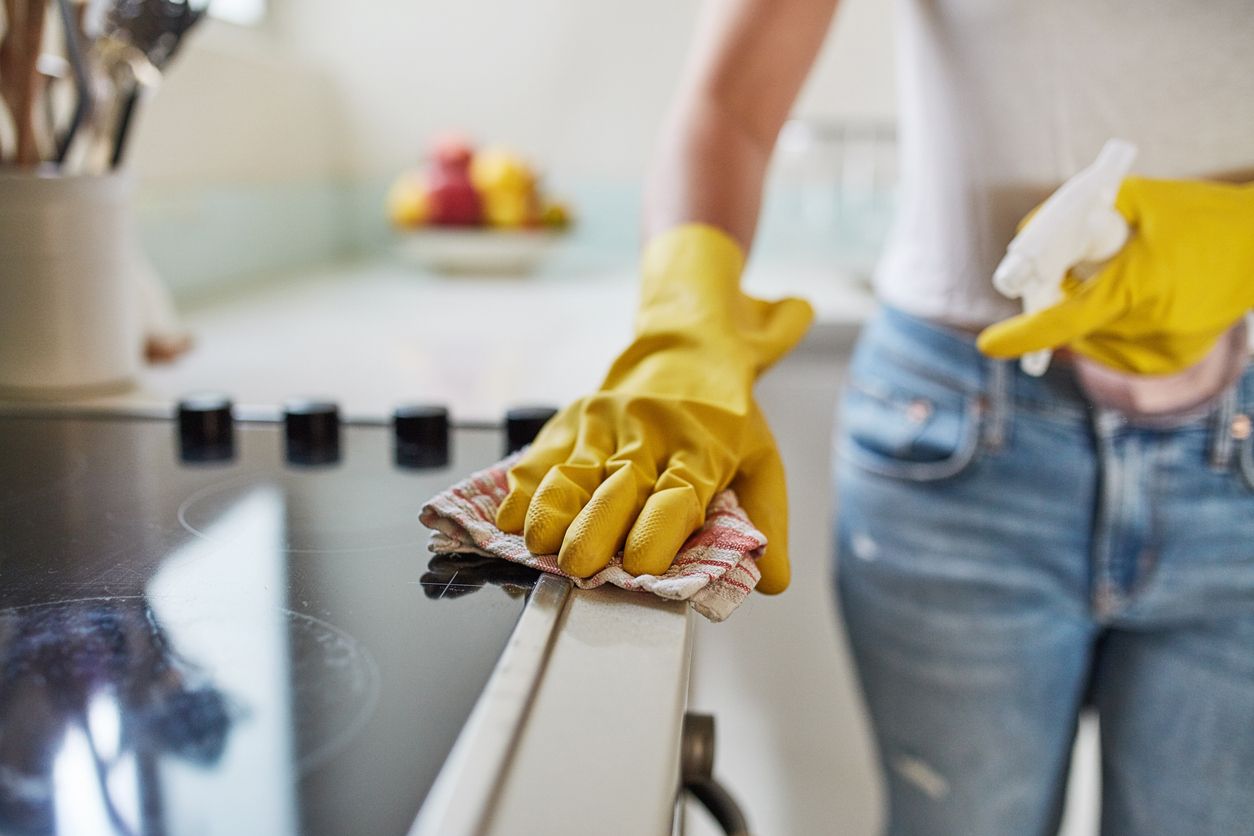 Dapur adalah ruangan rumah yang wajib terjaga kebersihannya, berikut adalah alat-alat pembersih dapur yang harus ada.